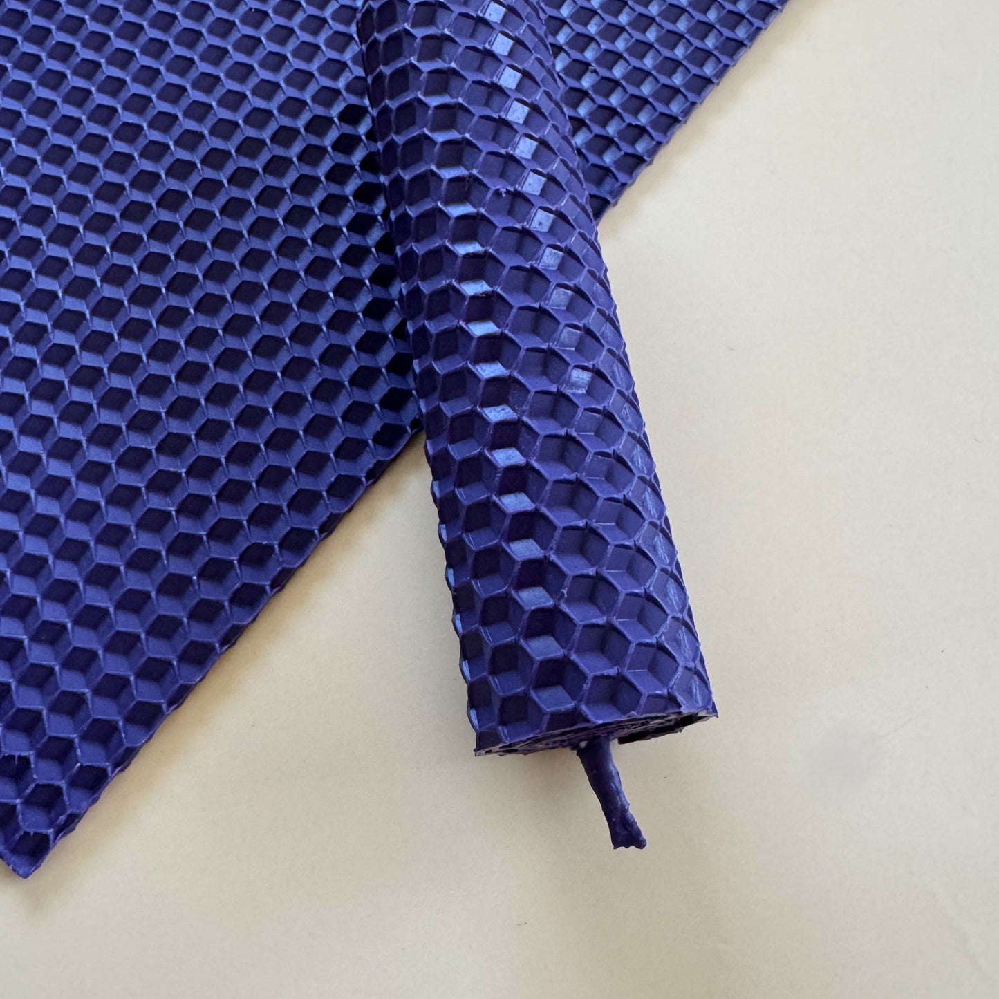 Vela de Miel Púrpura - Sueños y Conexión